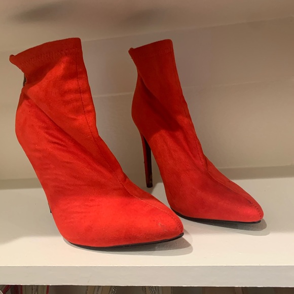 Red boots - Picture 5 of 6